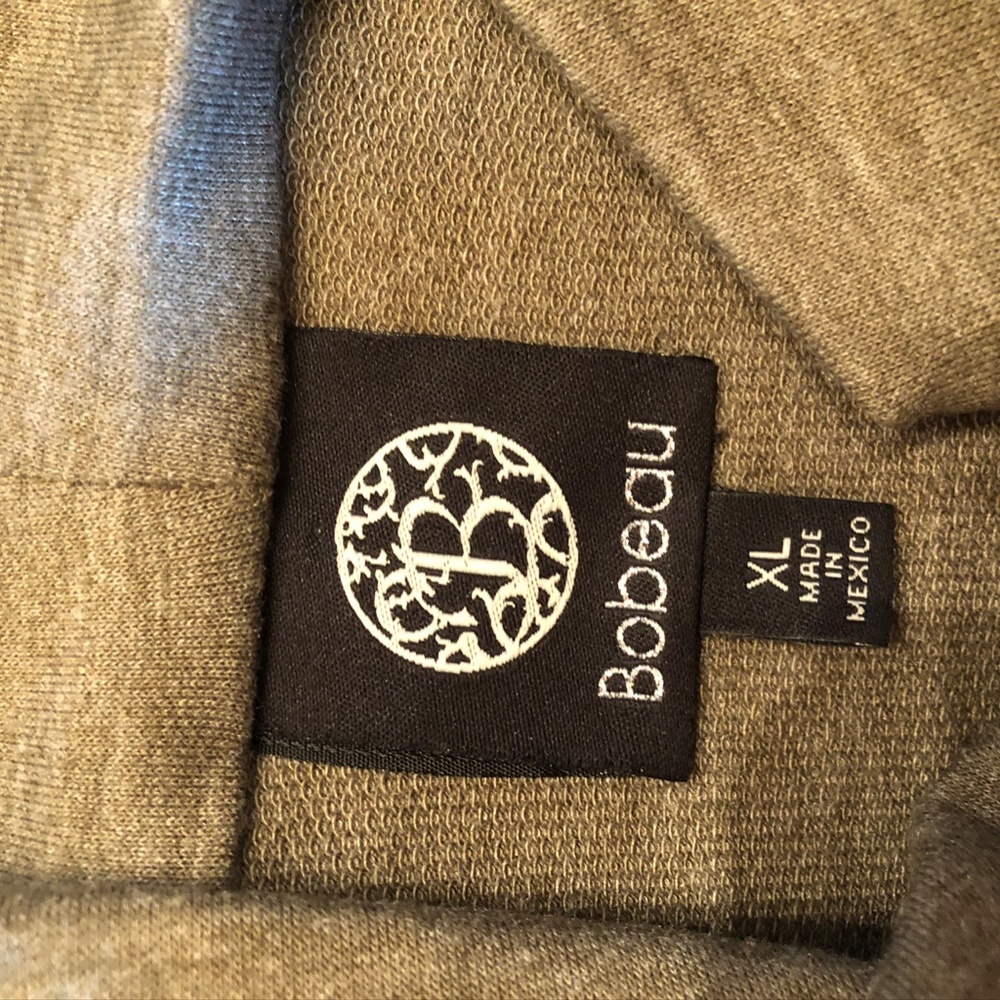 H
Sweater - Picture 3 of 3